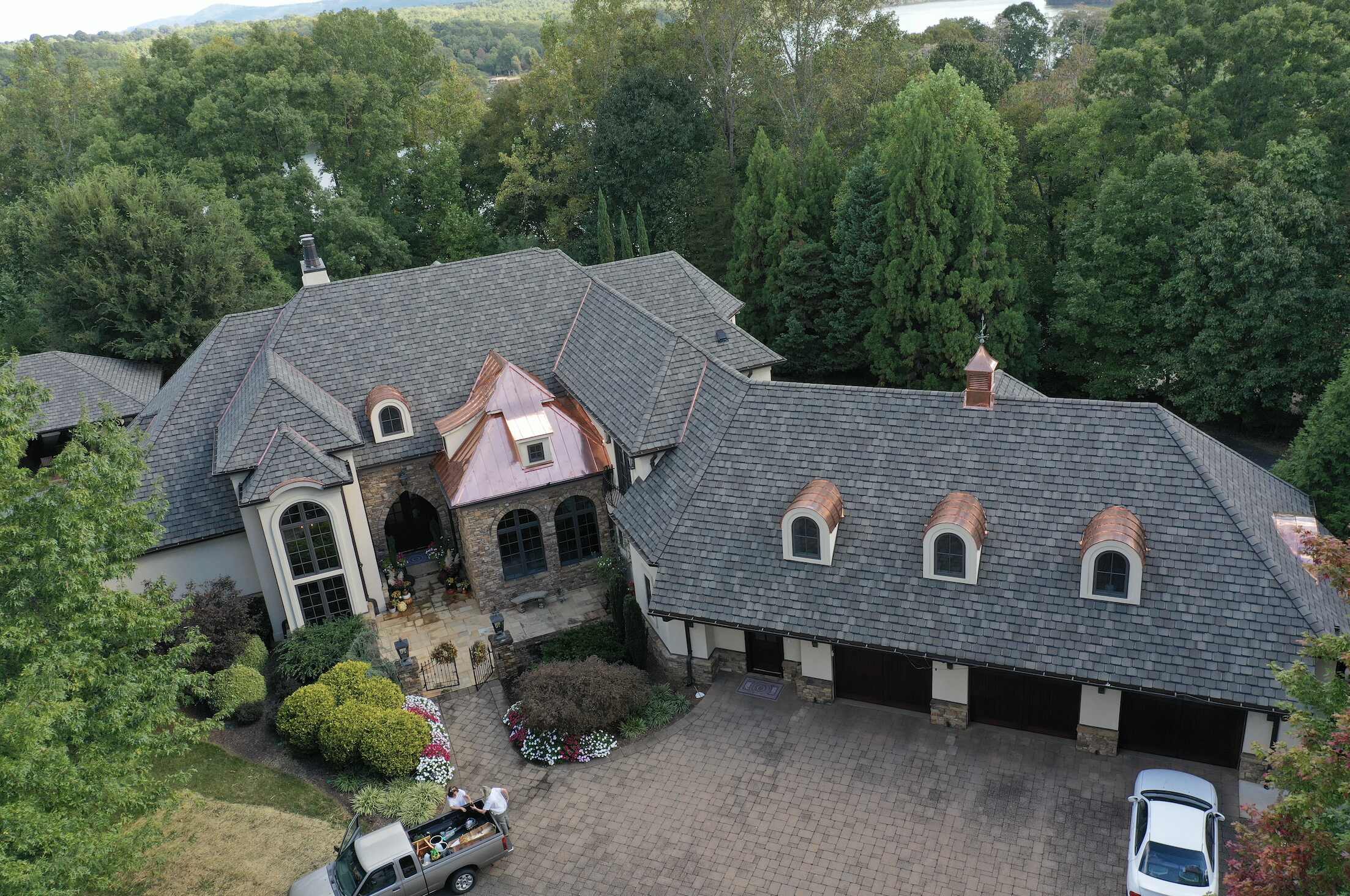 Best roofing company near Hickory NC providing professional asphalt roof installation and replacement